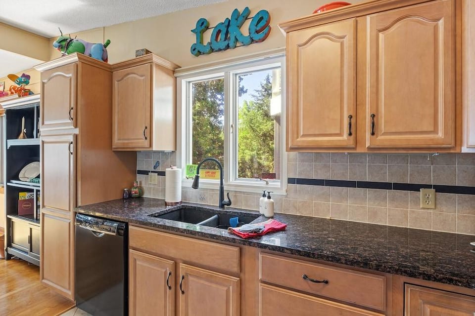 Incredible Views, Fishing, Private Dock & Slip Hotel in Lake of the Ozarks
