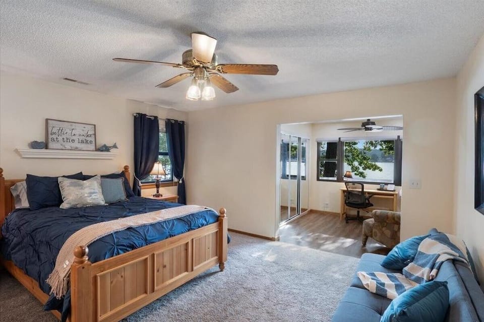 Quiet Cove, Private Dock, Fishing, Swimming, Boat Slip & Kayaks Hotel in Lake of the Ozarks