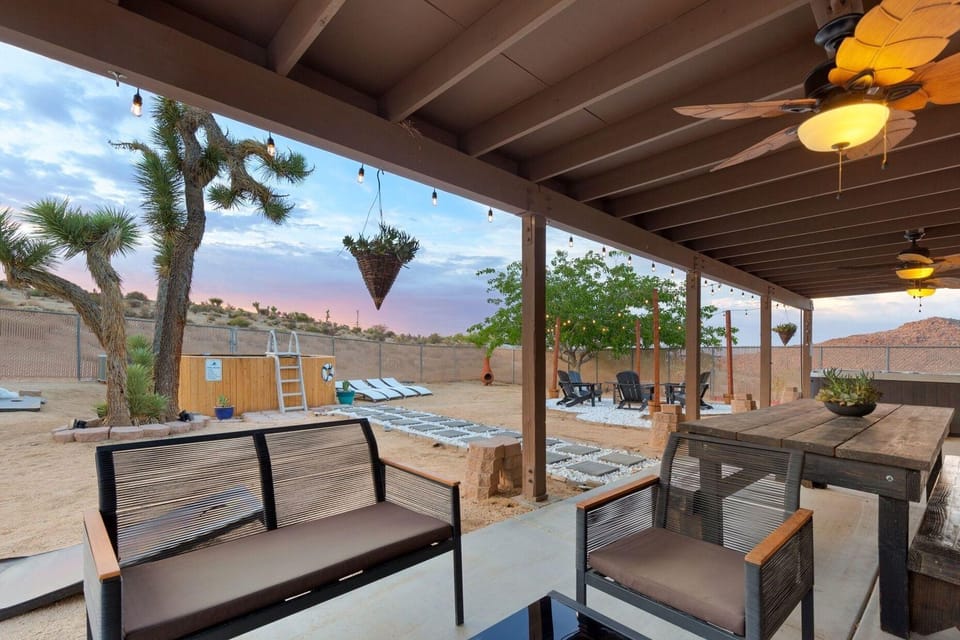 Alana House - Pool, Hot Tub, Bbq, Fire Pit + Walk To Hikes! 4 Bedroom Home by RedAwning Hotel in Joshua Tree