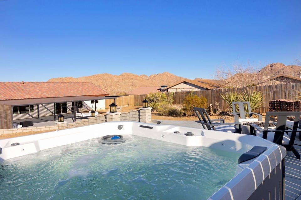 Of Wine & Gods - Hot Tub, Bbq And Fire Pit! 3 Bedroom Home by RedAwning Hotel in Joshua Tree