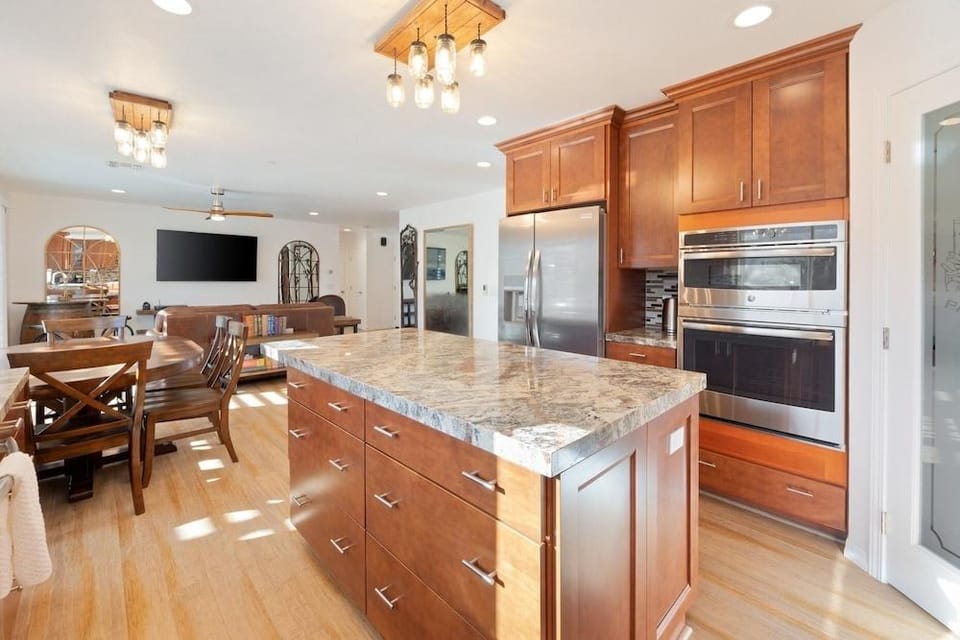 Of Wine & Gods - Hot Tub, Bbq And Fire Pit! 3 Bedroom Home by RedAwning Hotel in Joshua Tree
