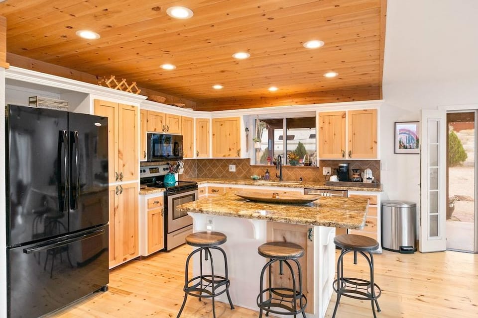 High View Haven - Hot Tub, Fire Pit & Bbq In Joshua Tree! 4 Bedroom Home by RedAwning Hotel in Joshua Tree
