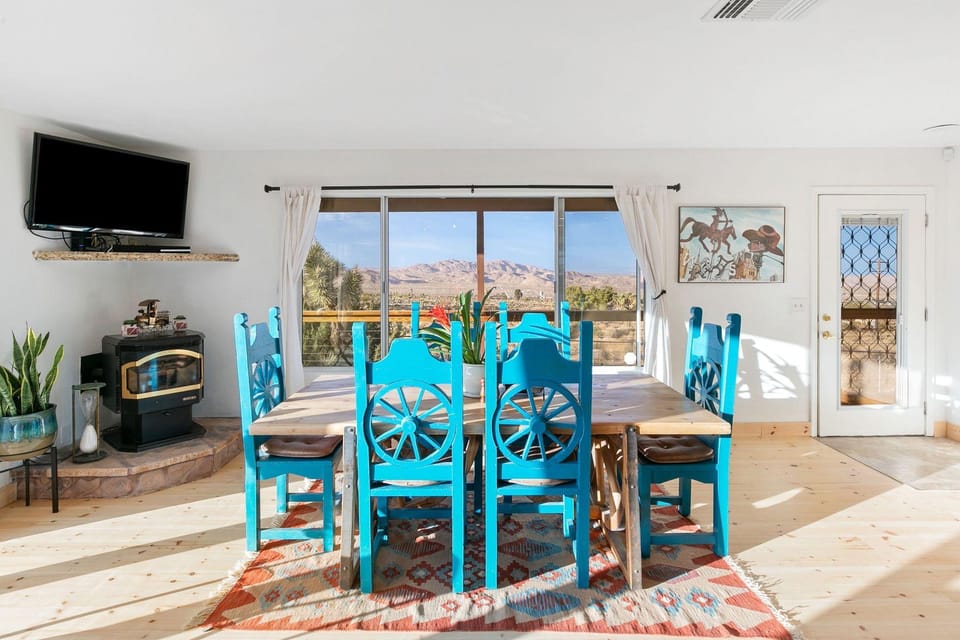 High View Haven - Hot Tub, Fire Pit & Bbq In Joshua Tree! 4 Bedroom Home by RedAwning Hotel in Joshua Tree