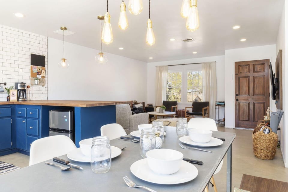 Cosmic Rabbit - Family Fun With Hot Tub!! 3 Bedroom Home by RedAwning Hotel in Joshua Tree
