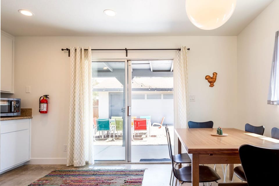 The Rockhopper - Hot Tub, Fire Pit & Walk To Downtown Jt! 4 Bedroom Home by RedAwning Hotel in Joshua Tree