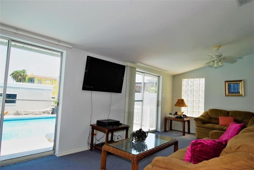 108 W. Morningside 2 Bedroom Condo by RedAwning Hotel in South Padre Island
