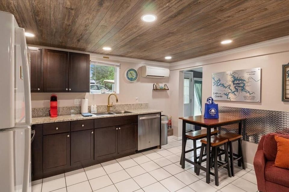 Lakefront Fishing Retreat w/ Dock, Hot Tub & Deck Views Hotel in Sunrise Beach