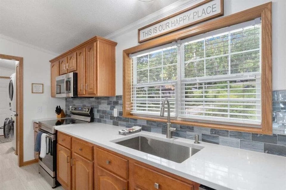 Gentle Sloped Lot, Private Dock, Boat Slip, Kayaks, Fire Table, Lakeview Deck, Family Friendly Hotel in Lake of the Ozarks