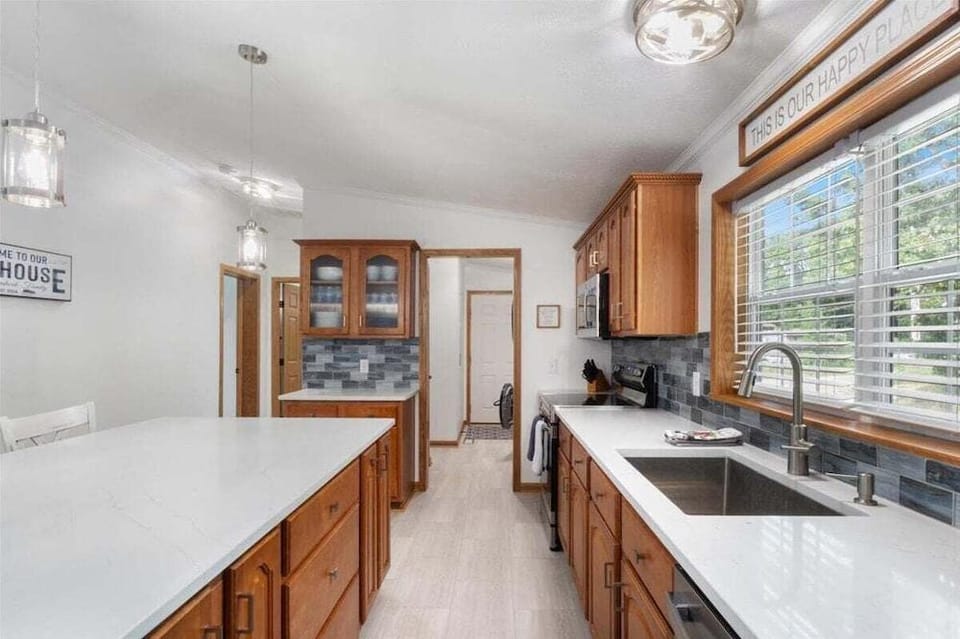 Gentle Sloped Lot, Private Dock, Boat Slip, Kayaks, Fire Table, Lakeview Deck, Family Friendly Hotel in Lake of the Ozarks