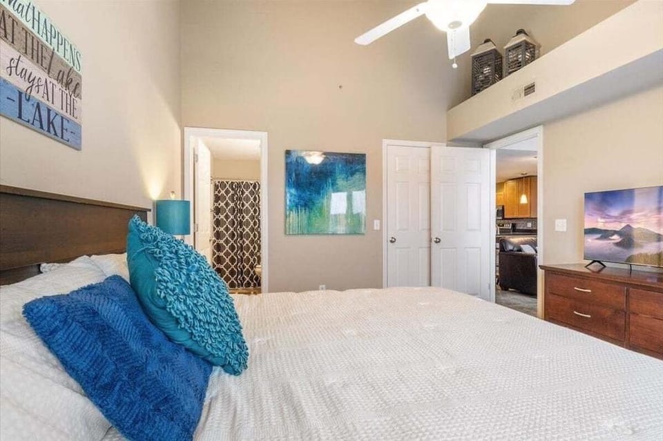 Family-friendly, Fishing, & Fun w/ 2 Pools, Views, Boat Slip & Launch Hotel in Ozark Mountains