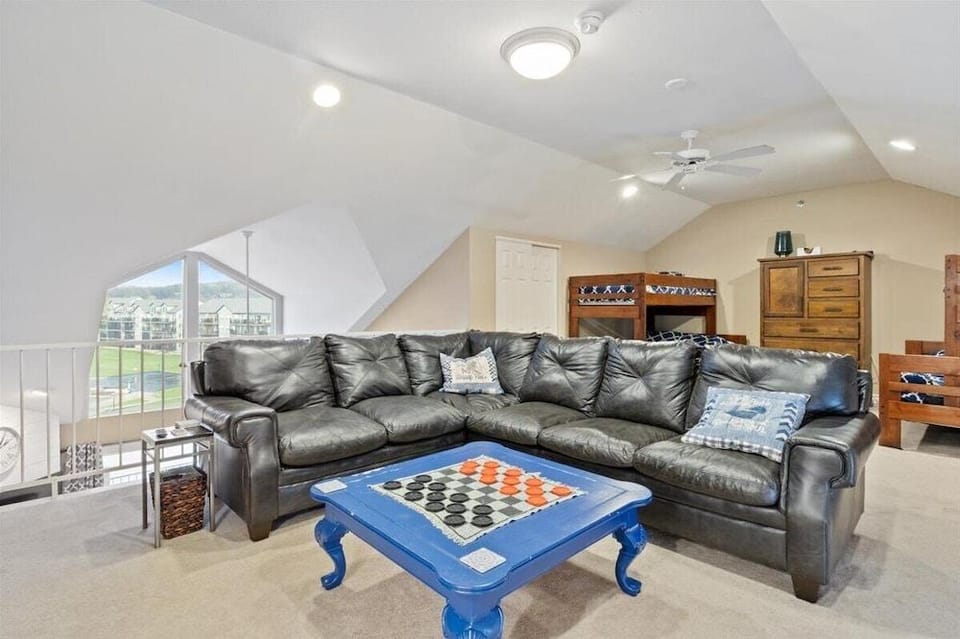 Family-friendly, Fishing, & Fun w/ 2 Pools, Views, Boat Slip & Launch Hotel in Ozark Mountains