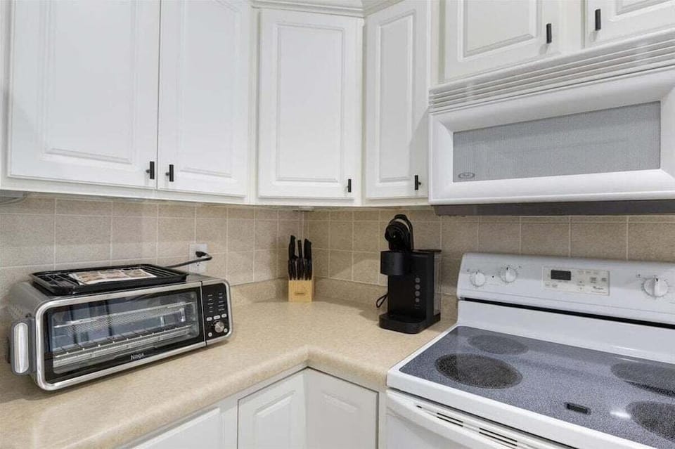 Steps to Water, Serene View, Updated Condo Family Fun w/ 3 Pools in Camdenton Hotel in Ozark Mountains