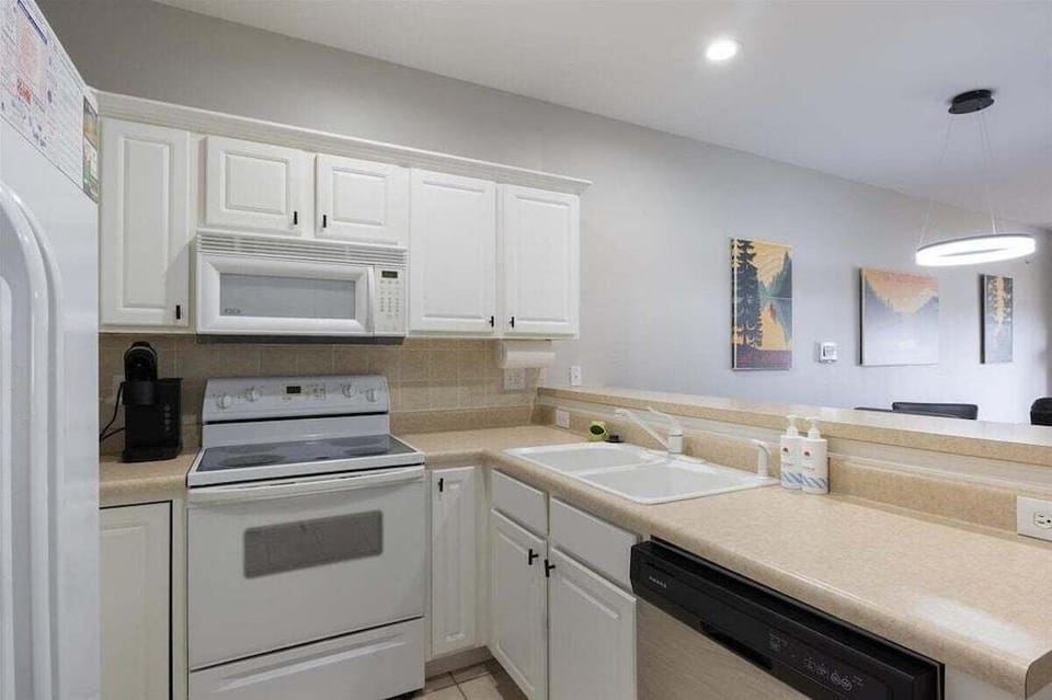 Steps to Water, Serene View, Updated Condo Family Fun w/ 3 Pools in Camdenton Hotel in Ozark Mountains