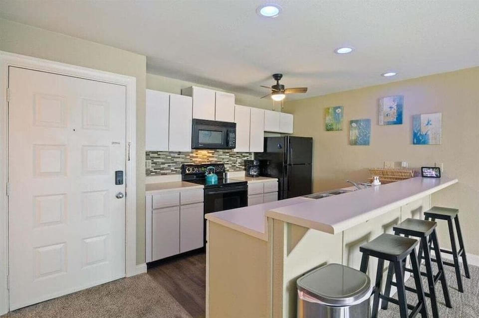 Cozy Pet-friendly Condo w/ Pool Hotel in Osage Beach