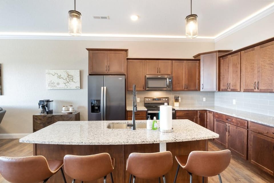 Brand New Complex, Central Location, Amazing Views Hotel in Osage Beach