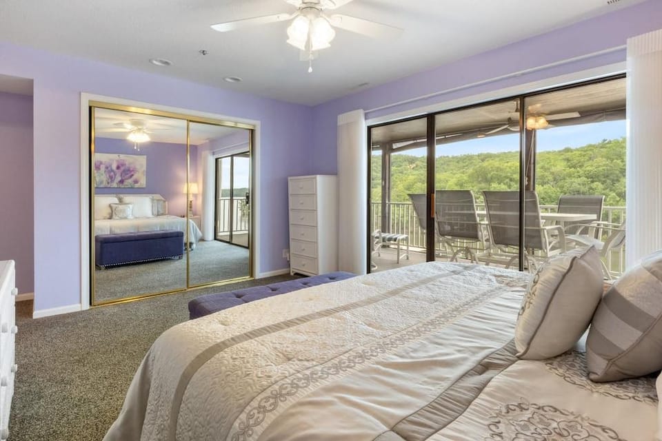 Lazydays Pet-friendly Condo w/ Pool & Slip at 3M Hotel in Osage Beach
