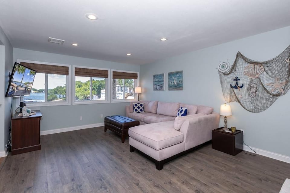 Pet-friendly Condo at Mm-19 w/ Boat Slip & Lake Views Hotel in Osage Beach