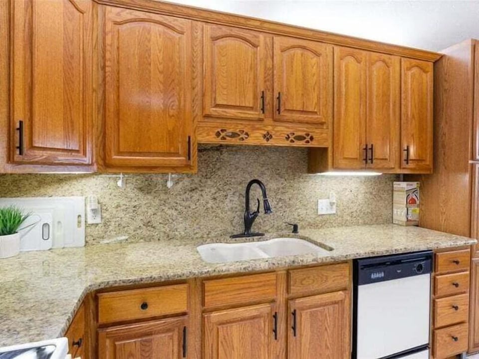 New! Lakefront Home -amazing Dock -22mm -sleeps 18 Hotel in Lake of the Ozarks