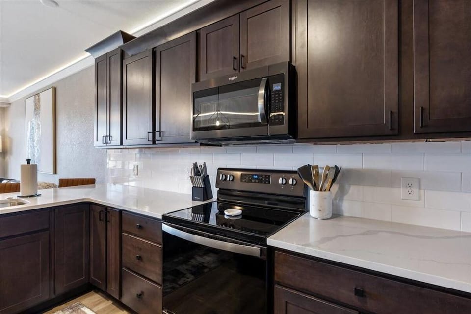 Upscale Lakeside Condo With Extraordinary Amenities at Topsider in Osage Beach 19mm Hotel in Osage Beach