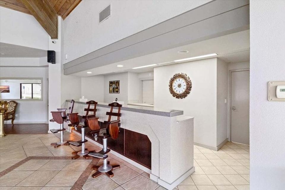Lands End Condo With Amazing Main Channel Views, 2 Pools, Playground & Boat Slip Hotel in Osage Beach