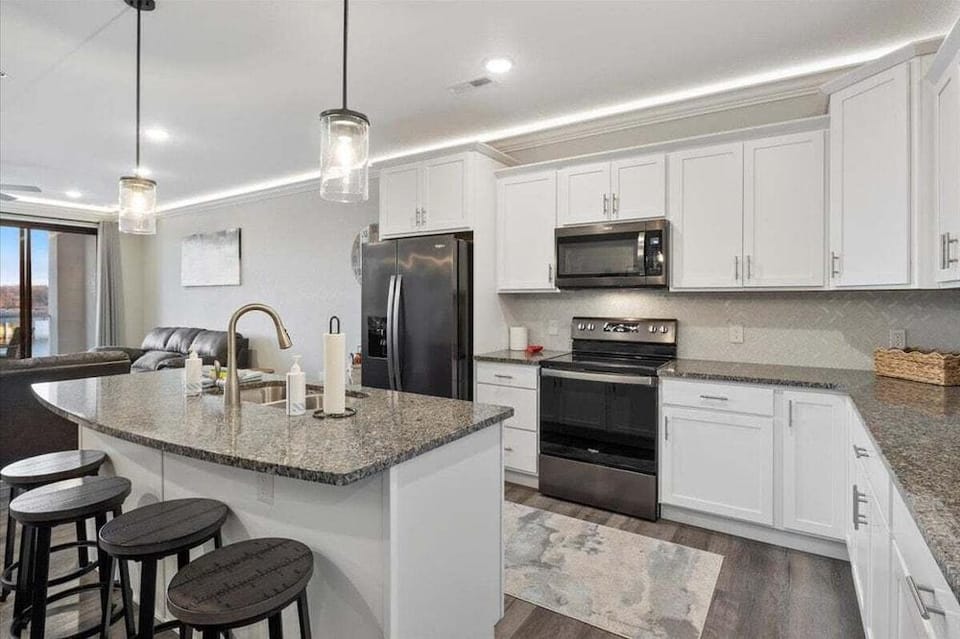 Topsider Condo w/ Updated Design & Amazing Main Channel Views Hotel in Osage Beach