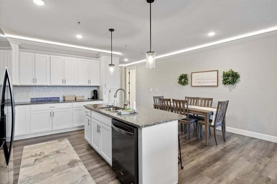 Topsider Condo w/ Updated Design & Amazing Main Channel Views Hotel in Osage Beach