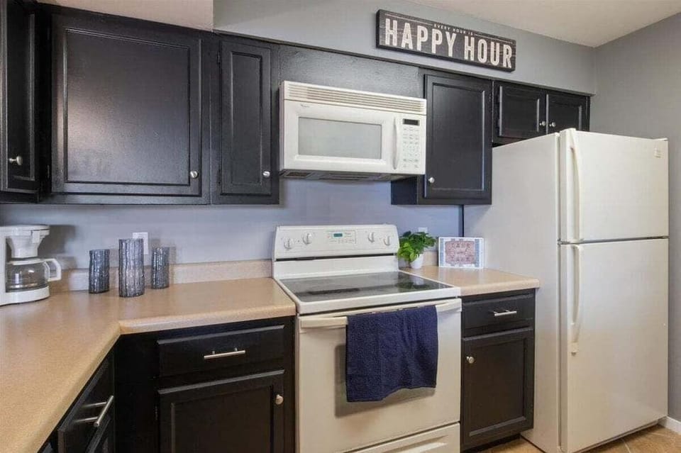 Spacious Pet-friendly Lakeview Condo w/ Boat Slip & Pools Hotel in Lake of the Ozarks