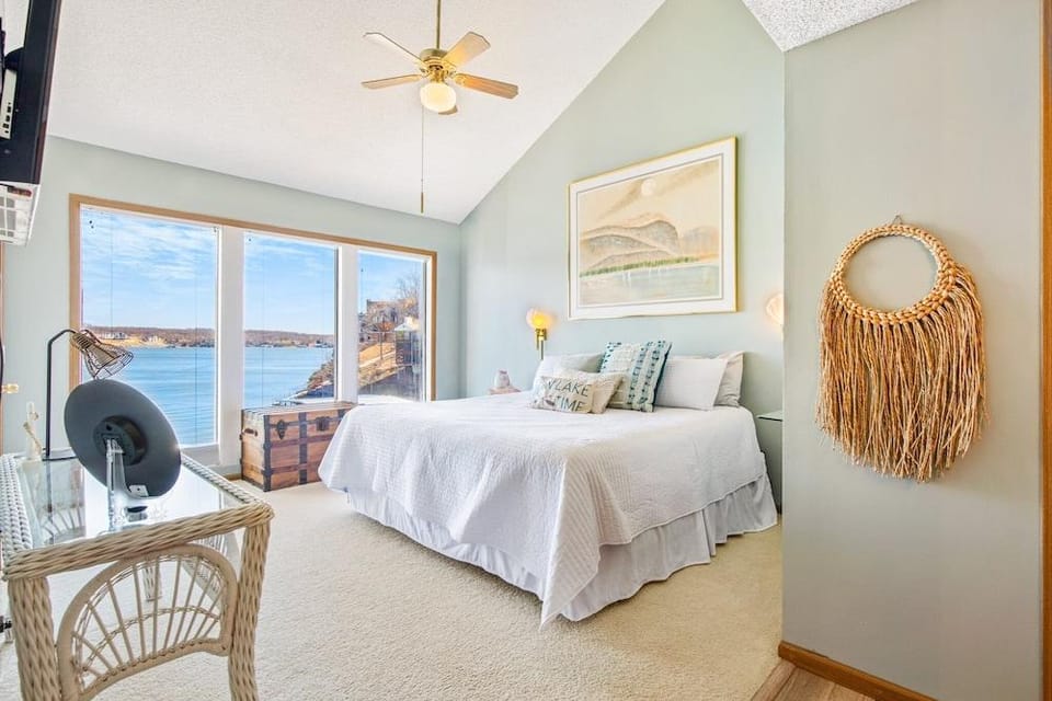 Poolside Condo With Amazing Lake Views & Design Hotel in Lake of the Ozarks