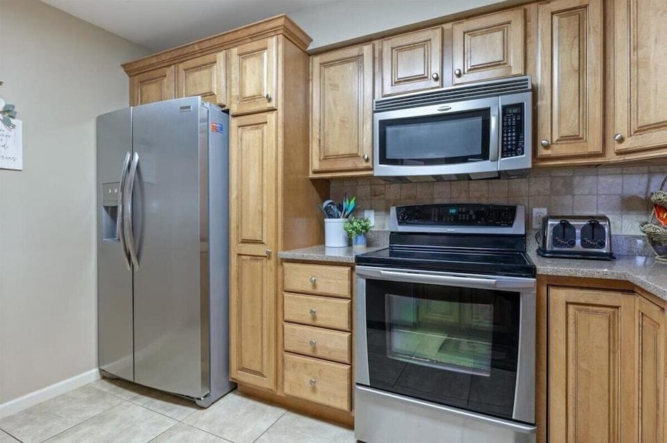 Excellent Family Stay w/ Boat Slip, 2 Pools, Hot Tub, Courts & Arcade Games Hotel in Lake of the Ozarks