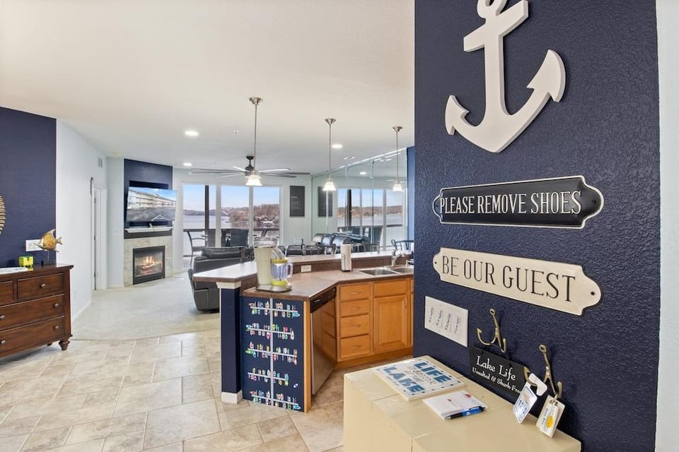 Nautical-inspired Lakefront Unit w/ Awesome Views Hotel in Osage Beach