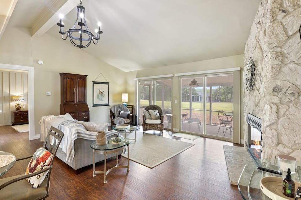 Perfect Resort Retreat Close to Everything Hotel in Lake of the Ozarks