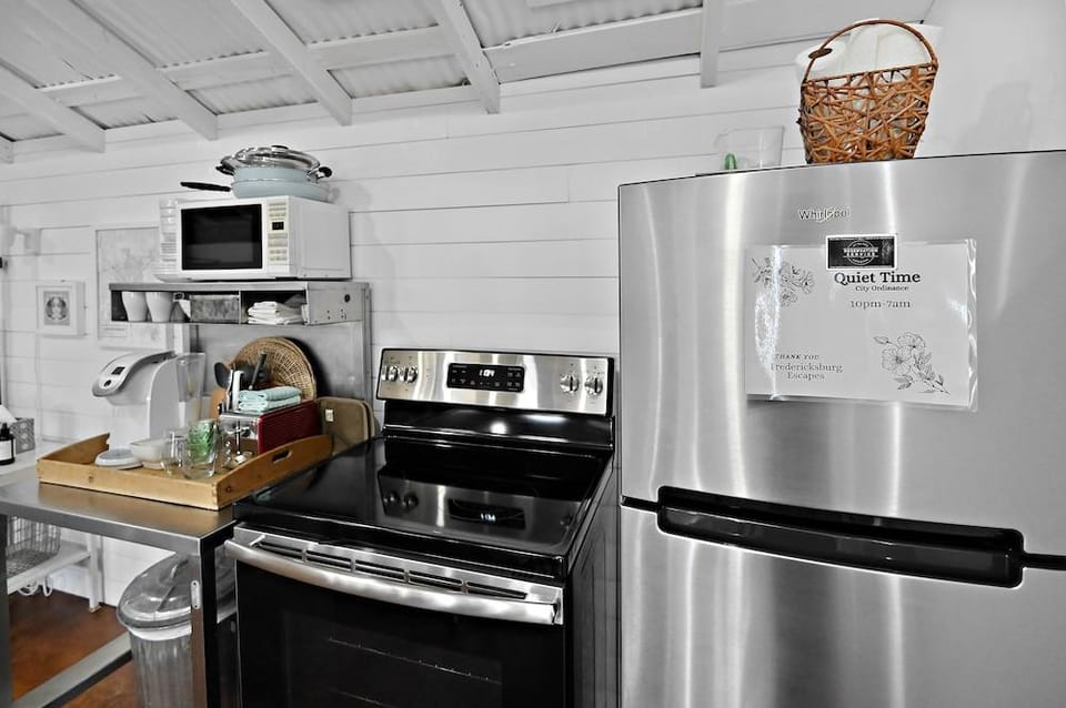 Gausthaus 402 1 Bedroom Cottage by RedAwning Hotel in Fredericksburg
