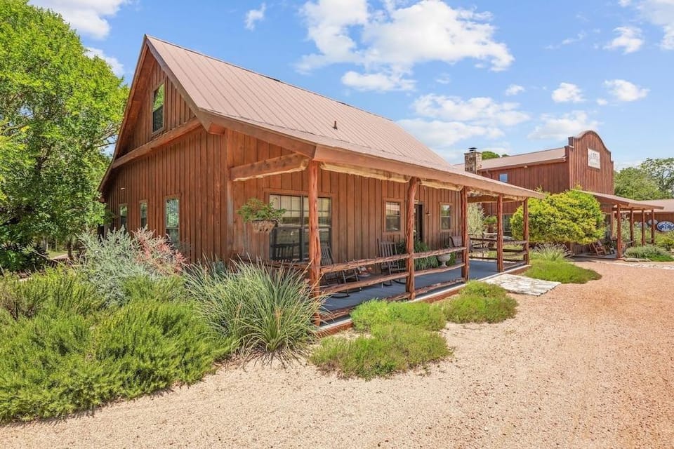 Sistercreek Ranch - First Cabin 2 Bedroom Cabin Hotel in Rio Grande