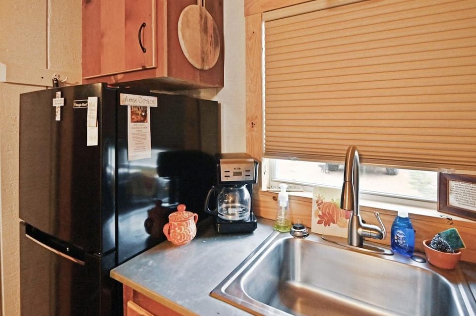 Outlaw Love 1 Bedroom Cabin by Redawning Hotel in Rio Grande
