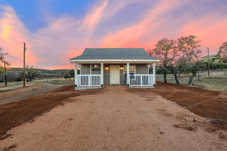 Appian Way Maltese Cottage 1 Bedroom Cabin by RedAwning Hotel in Rio Grande