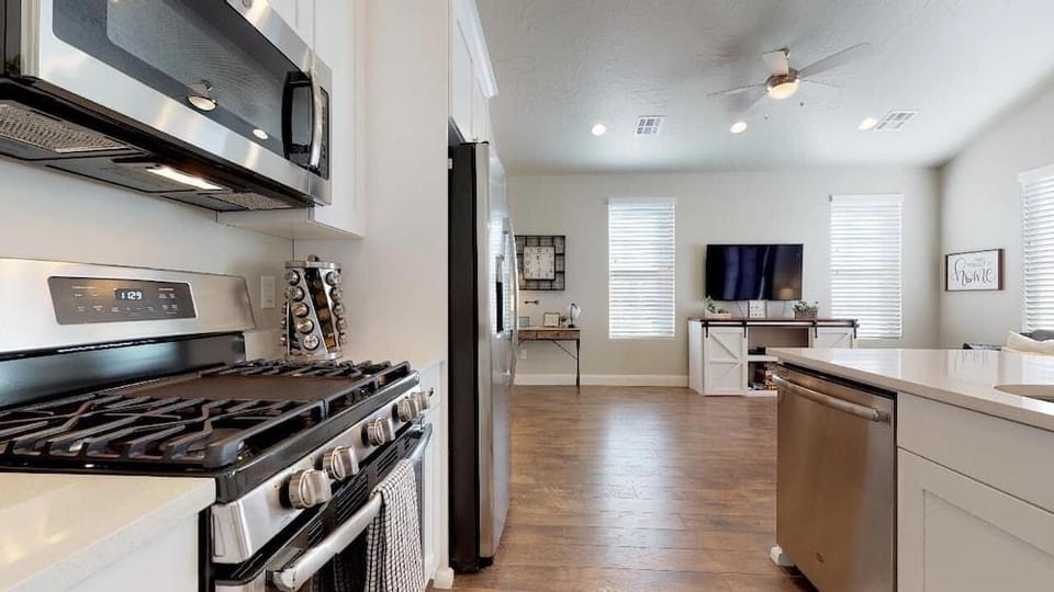 Good To Be Home 3 Bedroom Apts by RedAwning Hotel in Washington