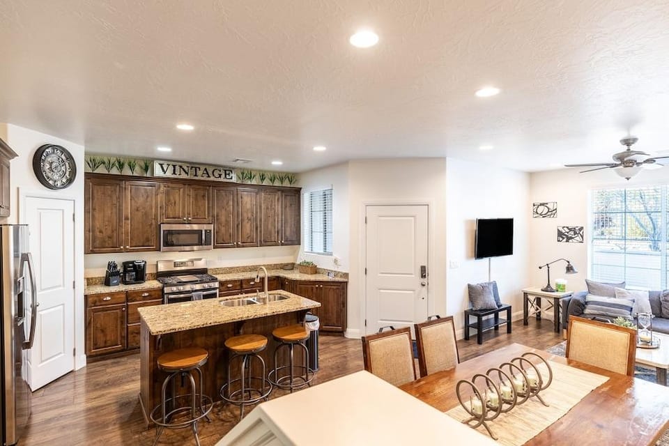 The Vintage 3 Bedroom Townhouse Hotel in Washington