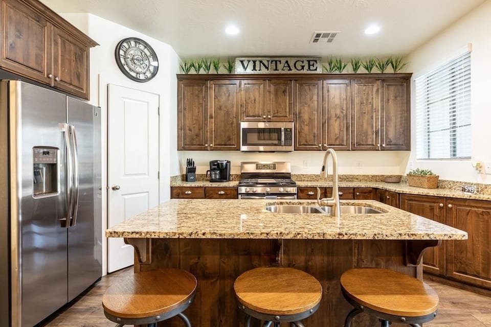 The Vintage 3 Bedroom Townhouse Hotel in Washington