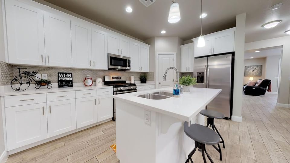 Breakfast At Tiffanys At The Casitas 3 Bedroom Apts by RedAwning Hotel in Washington
