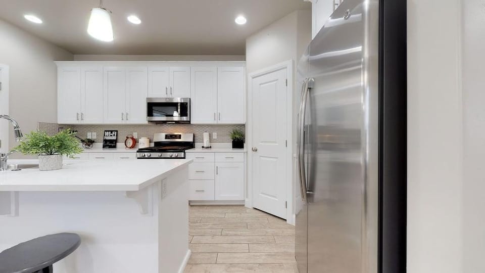 Breakfast At Tiffanys At The Casitas 3 Bedroom Apts by RedAwning Hotel in Washington