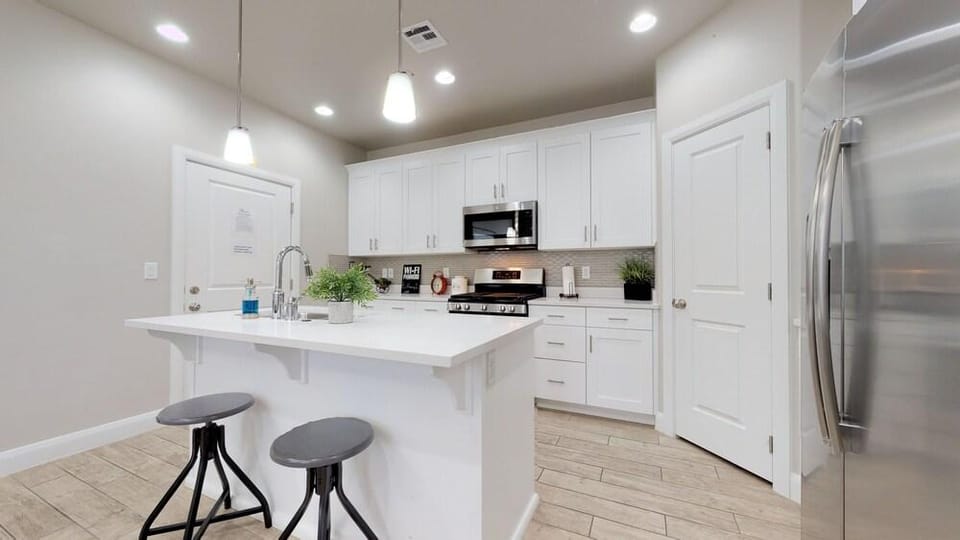Breakfast At Tiffanys At The Casitas 3 Bedroom Apts by RedAwning Hotel in Washington