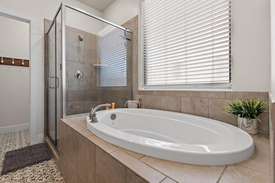 Above Parr - Pet Friendly! 5 Bedroom Home Hotel in Washington