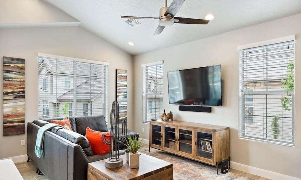 Spacious Villa Just Minutes from Downtown St. George by Redawning Hotel in Washington