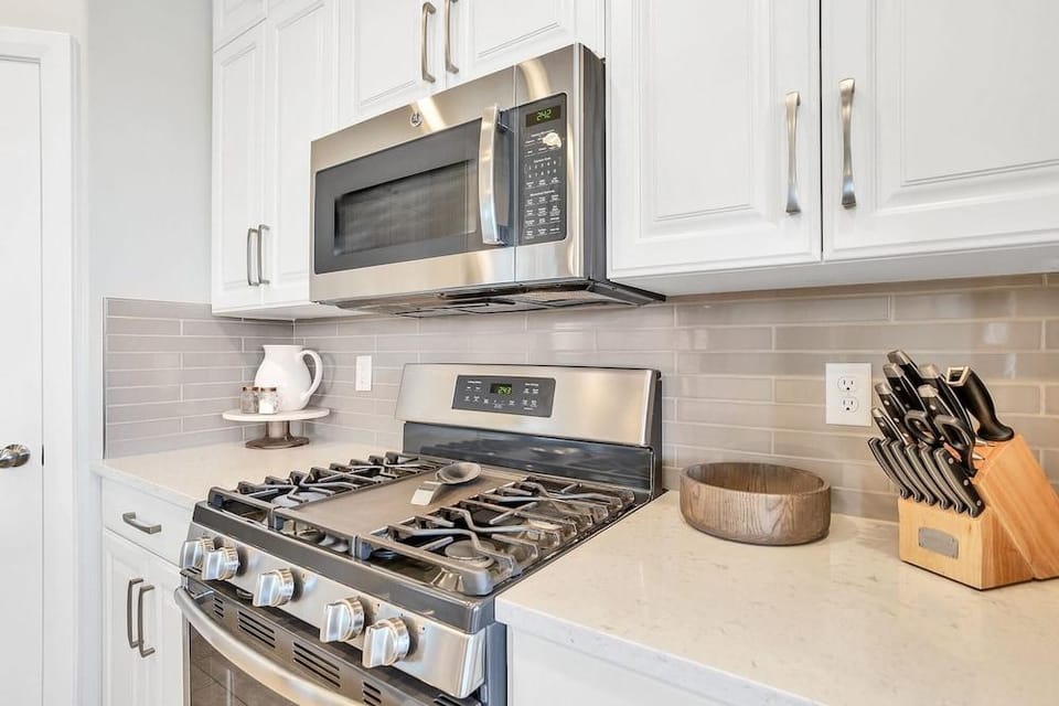 The Florentine 3 Bedroom Apts by RedAwning Hotel in Washington