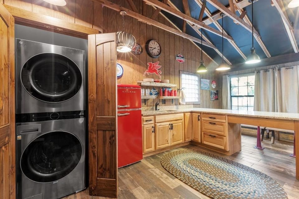 Guadalupe Bluff Bunk House 5 Bedroom Home by RedAwning Hotel in Kerrville