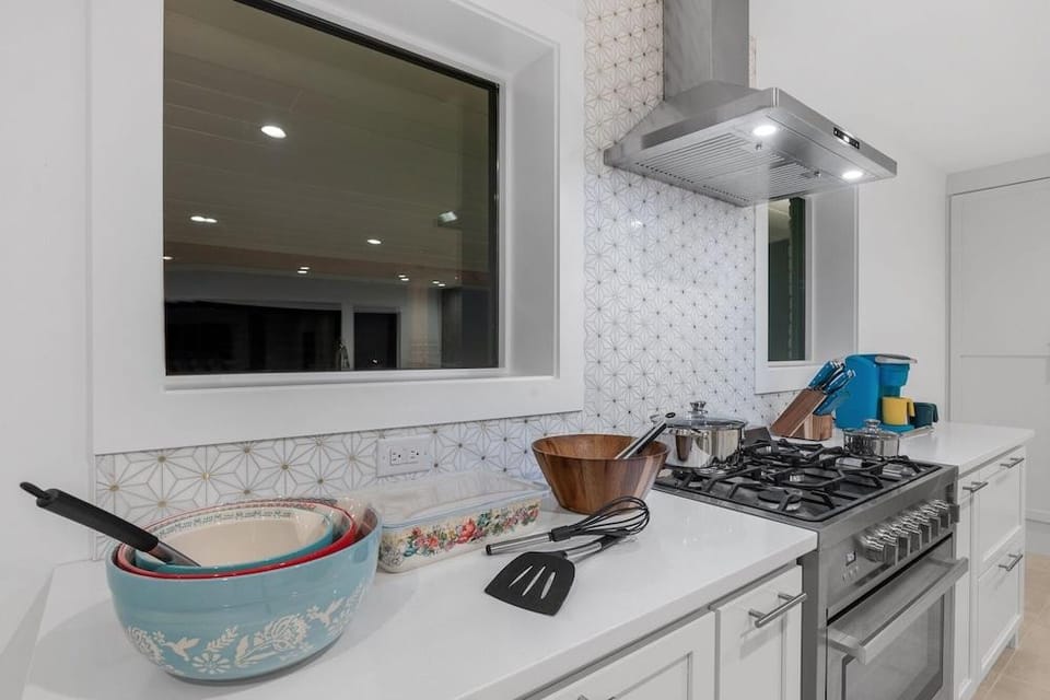 Guadalupe Bluff Modern House 5 Bedroom Home by RedAwning Hotel in Kerrville