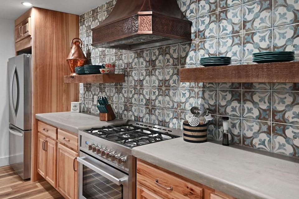 Guadalupe Bluff Mediterranean 5 Bedroom Home by RedAwning Hotel in Kerrville