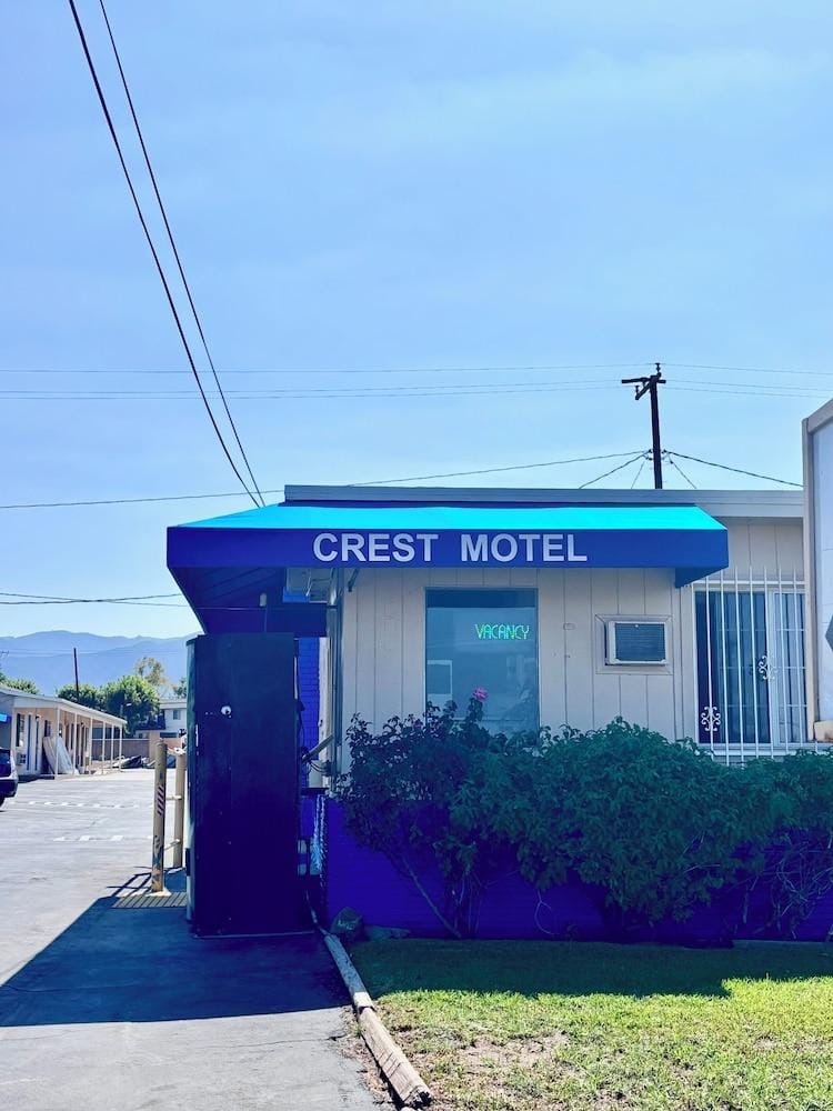 Crest Motel Hotel in Corona