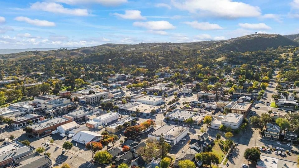 Walk to Downtown Paso & Sip Local Wine Under the Stars Casa Robles by Avantstay Hotel in Paso Robles
