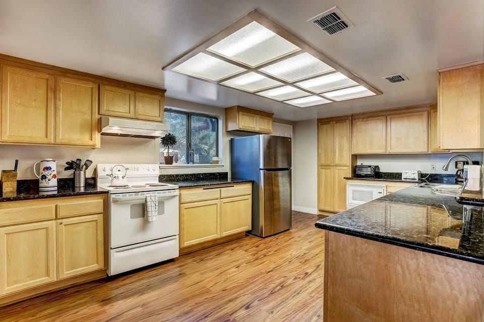 Paloma Place - 30+ Day Vacation Home Hotel in Al Tahoe